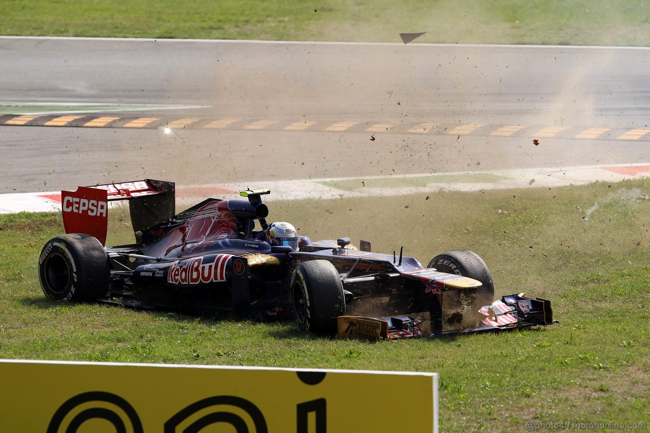 GP ITALIA, 09.09.2012- Gara, Crash, Jean-Eric Vergne (FRA) Scuderia Toro Rosso STR7 