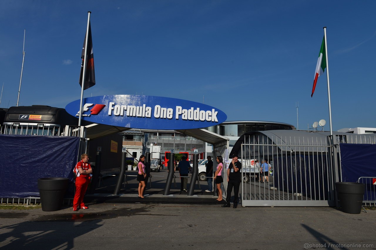GP ITALIA, 06.09.2012- Entrance of paddock