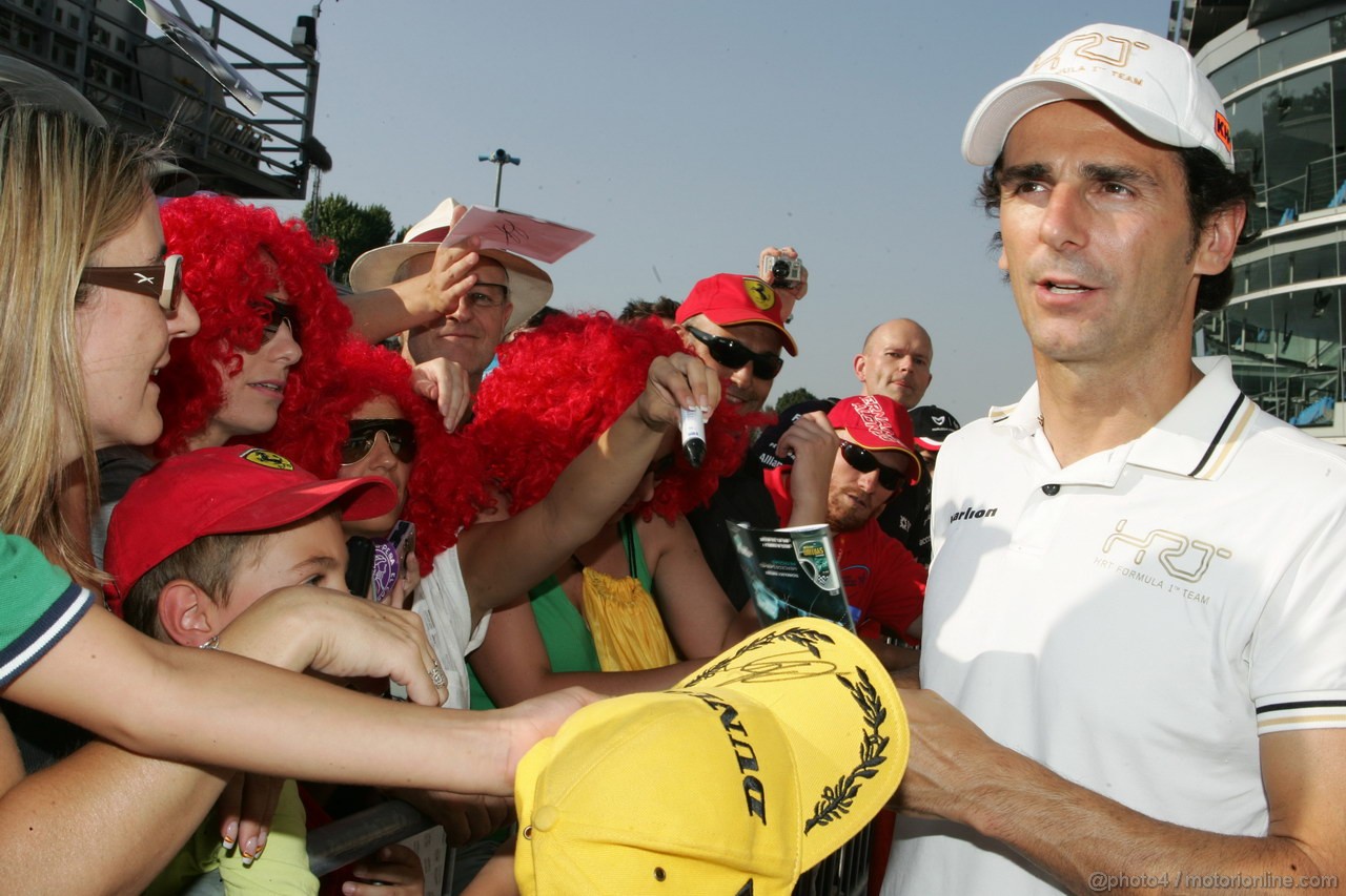 GP ITALIA, 06.09.2012- Autograph session, Pedro de la Rosa (ESP) HRT Formula 1 Team F112 