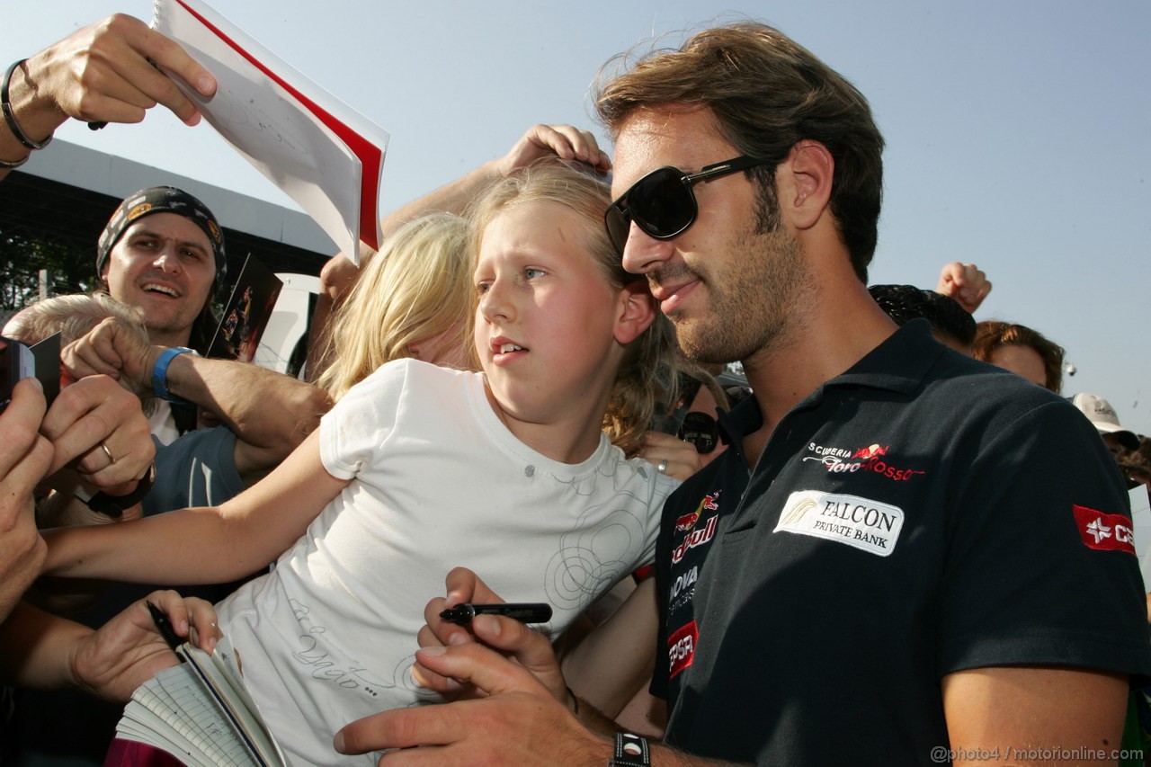 GP ITALIA, 06.09.2012- Autograph session, Jean-Eric Vergne (FRA) Scuderia Toro Rosso STR7 