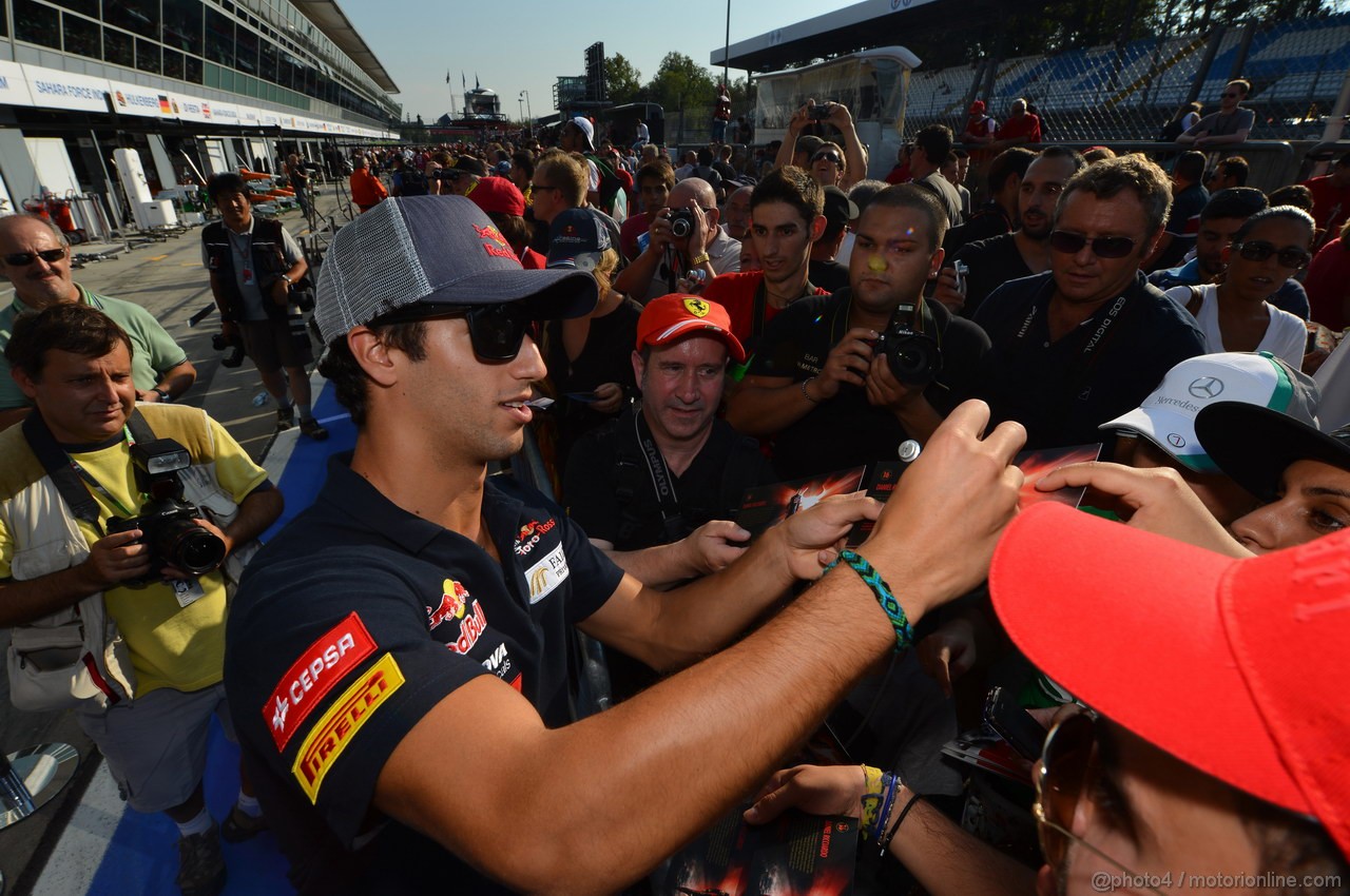 GP ITALIA, 06.09.2012- Autograph session, Daniel Ricciardo (AUS) Scuderia Toro Rosso STR7 