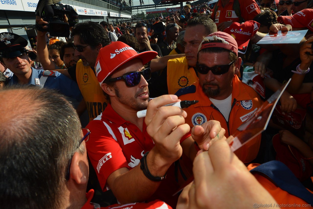 GP ITALIA, 06.09.2012- Autograph session, Fernando Alonso (ESP) Ferrari F2012 
