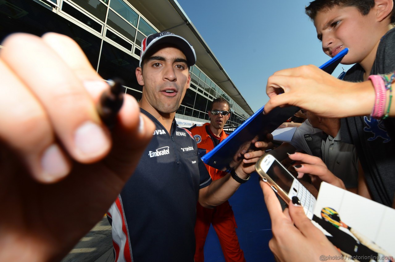 GP ITALIA, 06.09.2012- Autograph session, Pastor Maldonado (VEN) Williams F1 Team FW34 