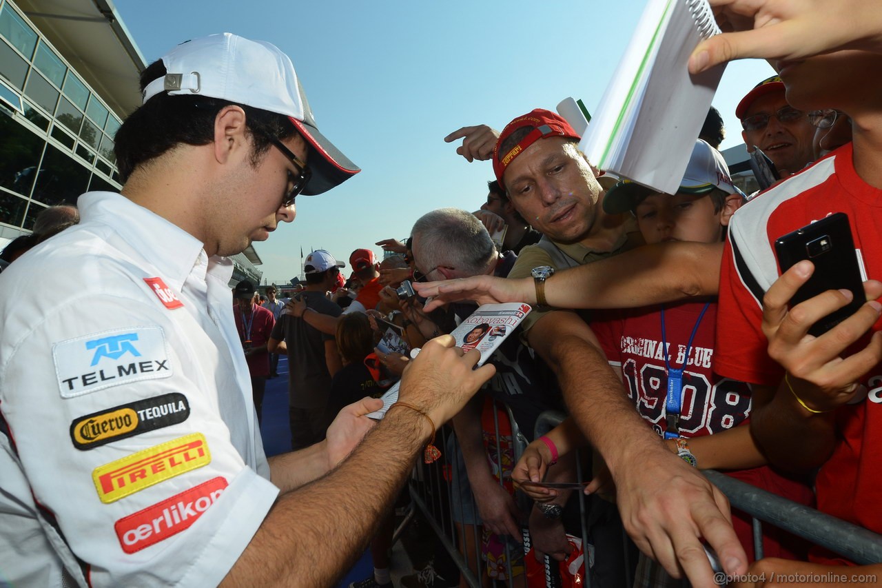 GP ITALIA, 06.09.2012- Autograph session, Sergio Prez (MEX) Sauber F1 Team C31 