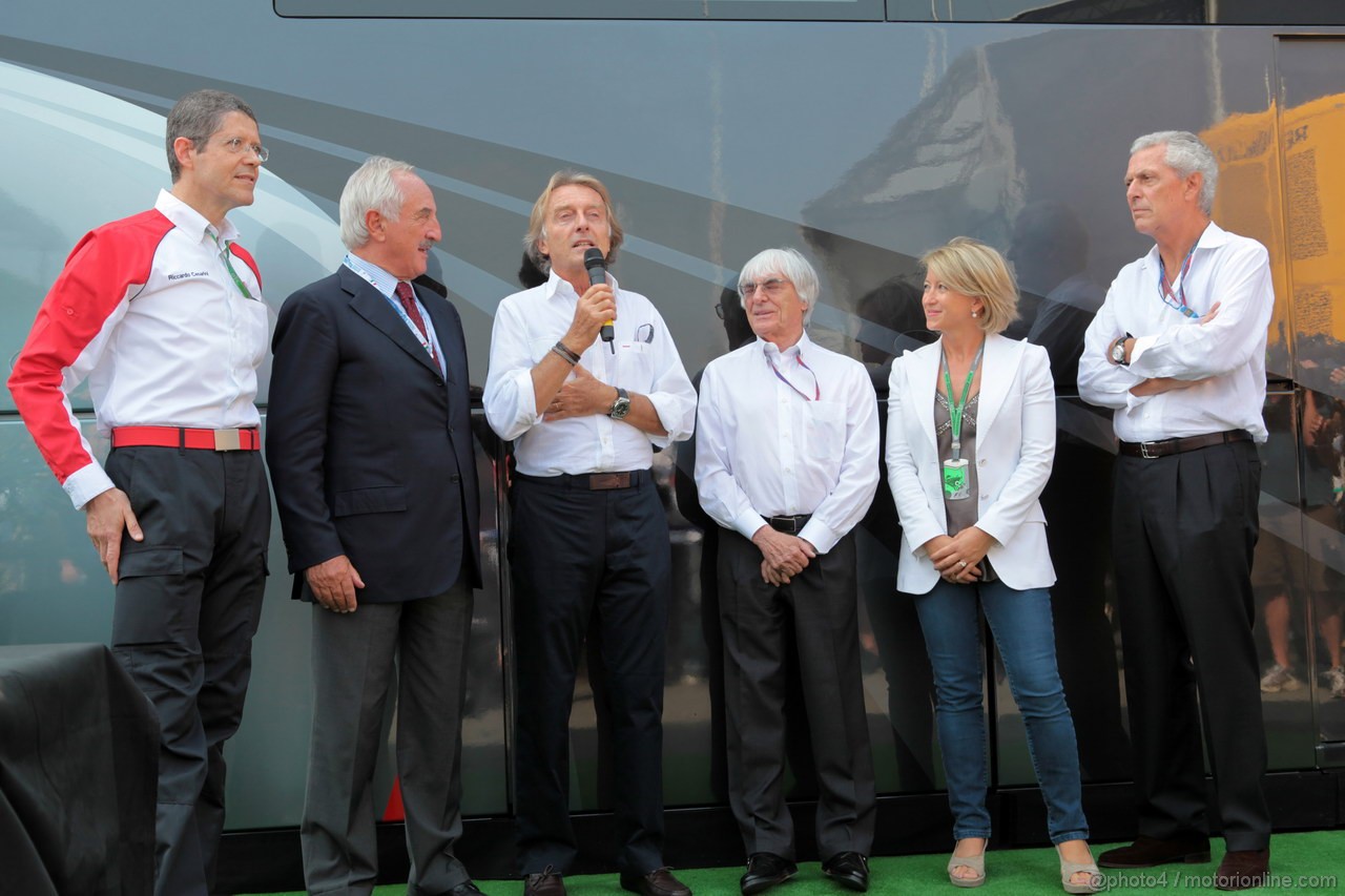 GP ITALIA, 08.09.2012- Alberto Bombassei (ITA) Brembo CEO presents Bernie Ecclestone (GBR) CEO Formula One Group (FOM) with a special Brembo brake to commemorate the 50th anniversary of the company with Luca Cordero di Montezemolo (ITA), President Ferrari e Marco Tronchetti Provera (ITA), Pirelli's President 