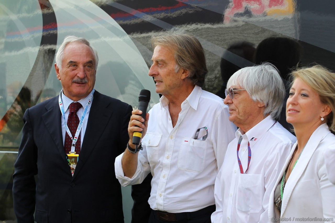 GP ITALIA, 08.09.2012- Alberto Bombassei (ITA) Brembo CEO presents Bernie Ecclestone (GBR) CEO Formula One Group (FOM) with a special Brembo brake to commemorate the 50th anniversary of the company with Luca Cordero di Montezemolo (ITA), President Ferrari  