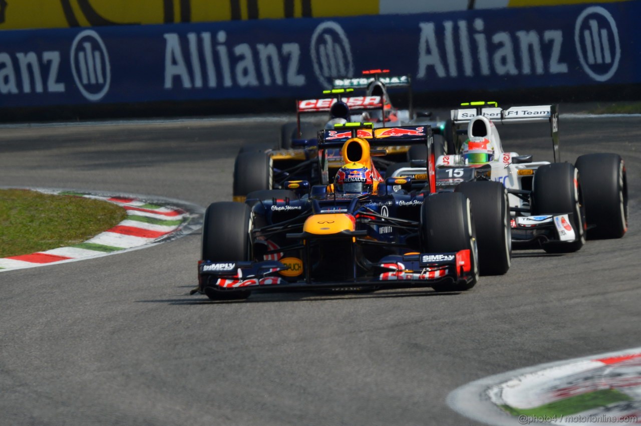 GP ITALIA, 08.09.2012- Prove Libere 3, Mark Webber (AUS) Red Bull Racing RB8 davanti a Sergio Prez (MEX) Sauber F1 Team C31 
