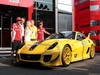GP ITALIA, 08.09.2012- Benjamin Sloss Treynor (USA) Vice-President Google Management Group is presented with a Ferrari 512 he won in an auction to raise funds for victims of the Italian earthquake by Luca di Montezemolo (ITA) Ferrari President; Fernando Alonso (ESP) Ferrari; e Felipe Massa (BRA) Ferrari.