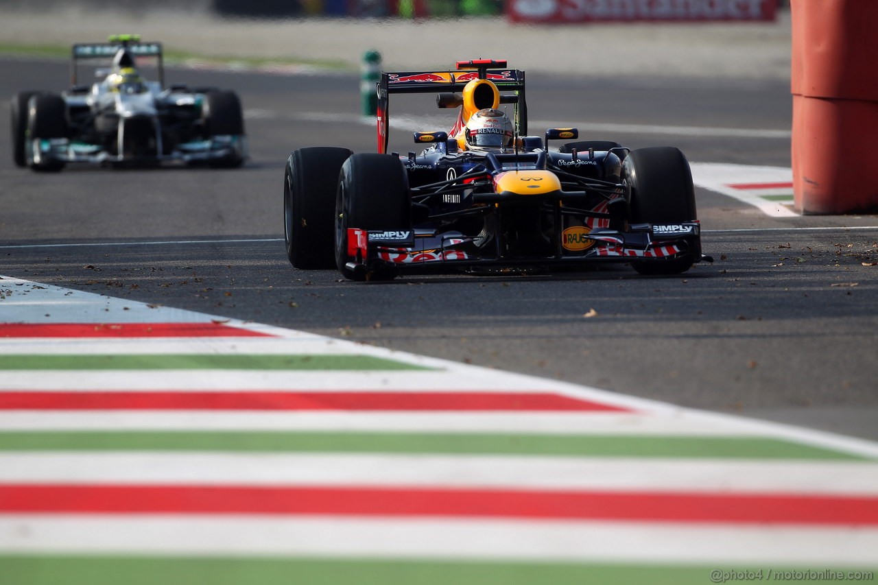 GP ITALIA, 07.09.2012- Prove Libere 1, Sebastian Vettel (GER) Red Bull Racing RB8 davanti a Nico Rosberg (GER) Mercedes AMG F1 W03 