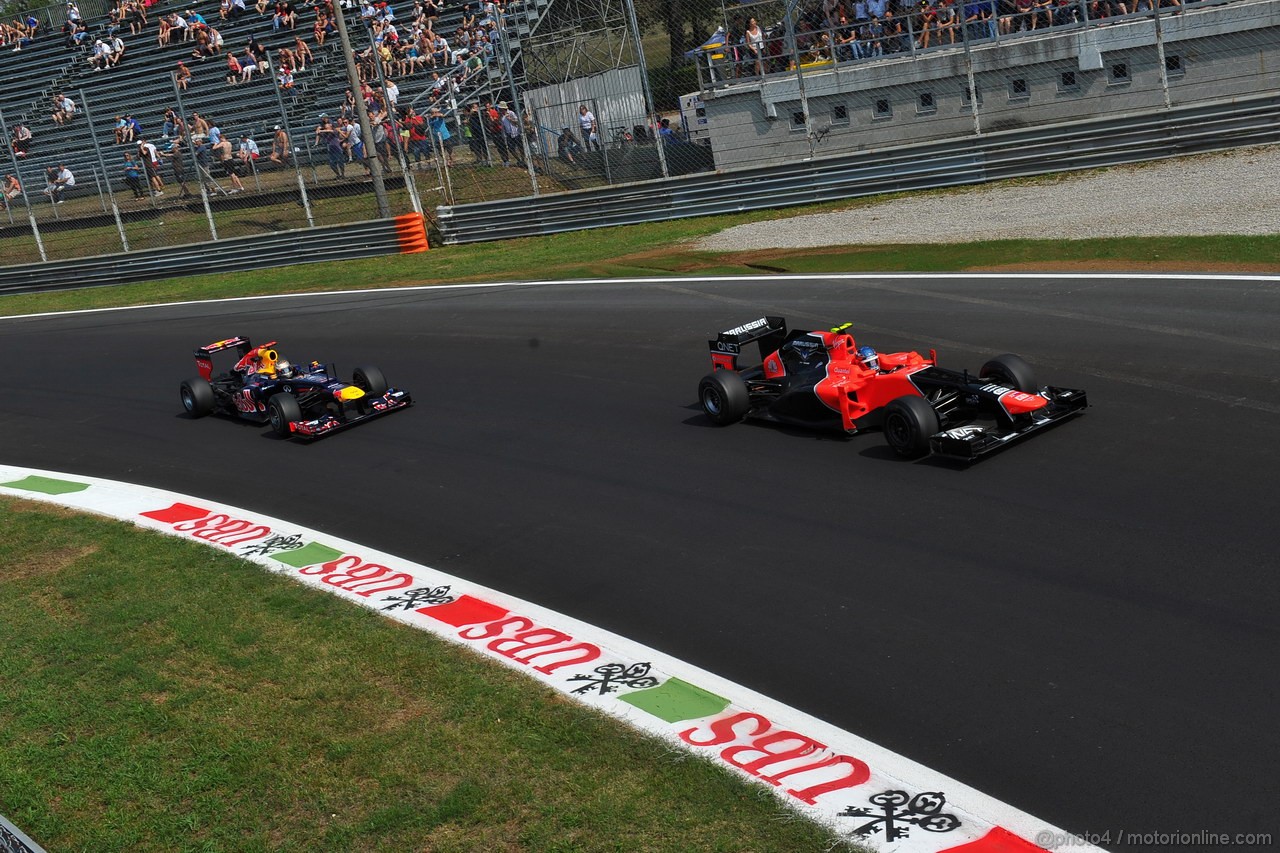 GP ITALIA, 07.09.2012- Prove Libere 2, Sebastian Vettel (GER) Red Bull Racing RB8 e Charles Pic (FRA) Marussia F1 Team MR01 