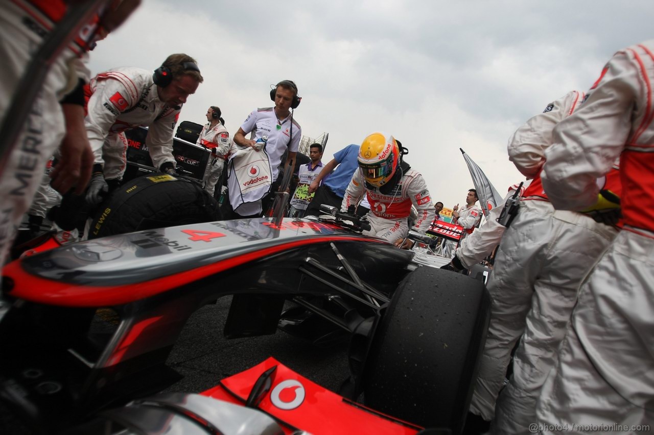GP MALESIA, 25.03.2012- Gara, Lewis Hamilton (GBR) McLaren Mercedes MP4-27 