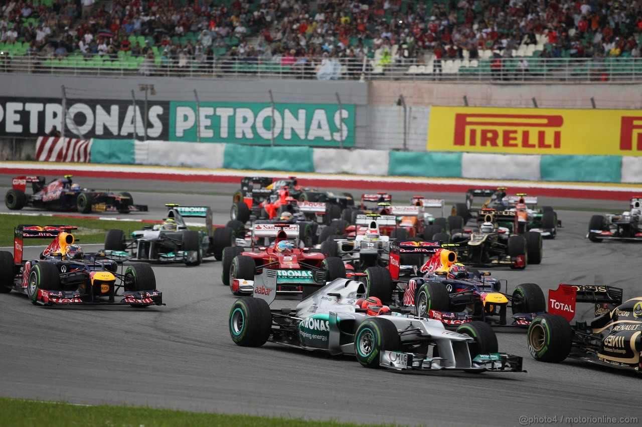 GP MALESIA, 25.03.2012- Gara, Start of the race, Michael Schumacher (GER) Mercedes AMG F1 W03 