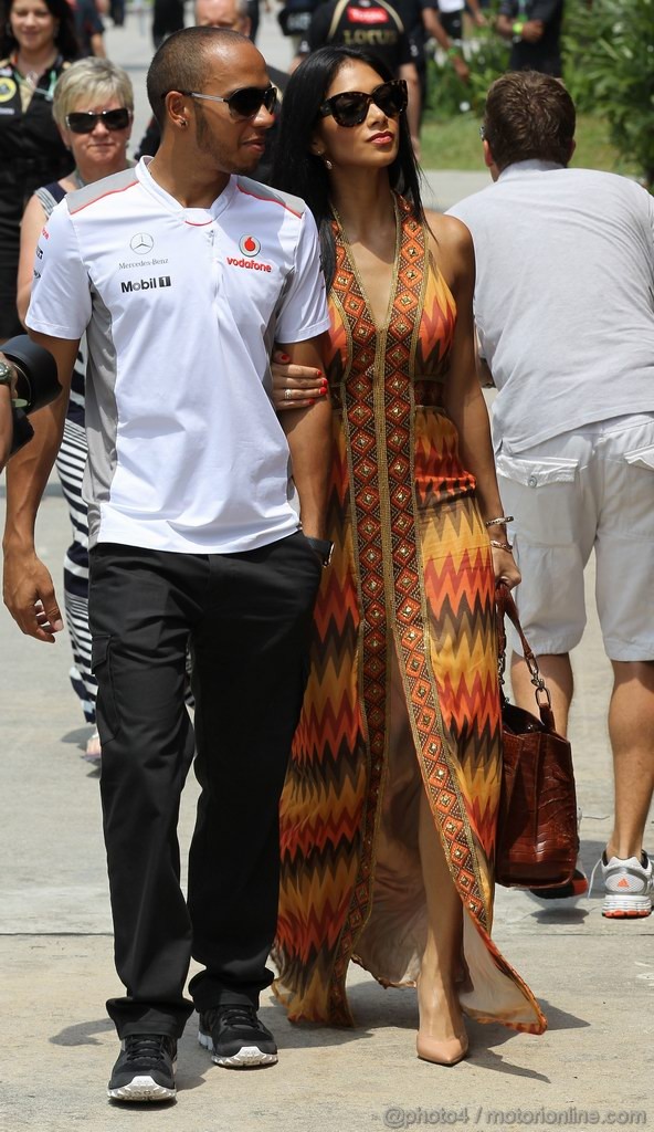 GP MALESIA, 25.03.2012- Lewis Hamilton (GBR) McLaren Mercedes MP4-27 e Domenica Nicole Scherzinger (USA)
