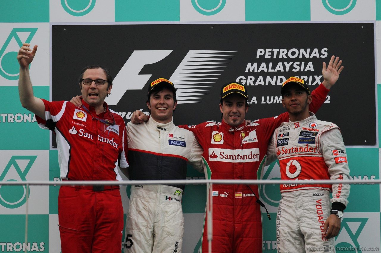 GP MALESIA, 25.03.2012- Gara, Fernando Alonso (ESP) Ferrari F2012 vincitore, secondo Sergio Pérez (MEX) Sauber F1 Team C31 e terzo Lewis Hamilton (GBR) McLaren Mercedes MP4-27 with Stefano Domenicali (ITA), Team Principal 