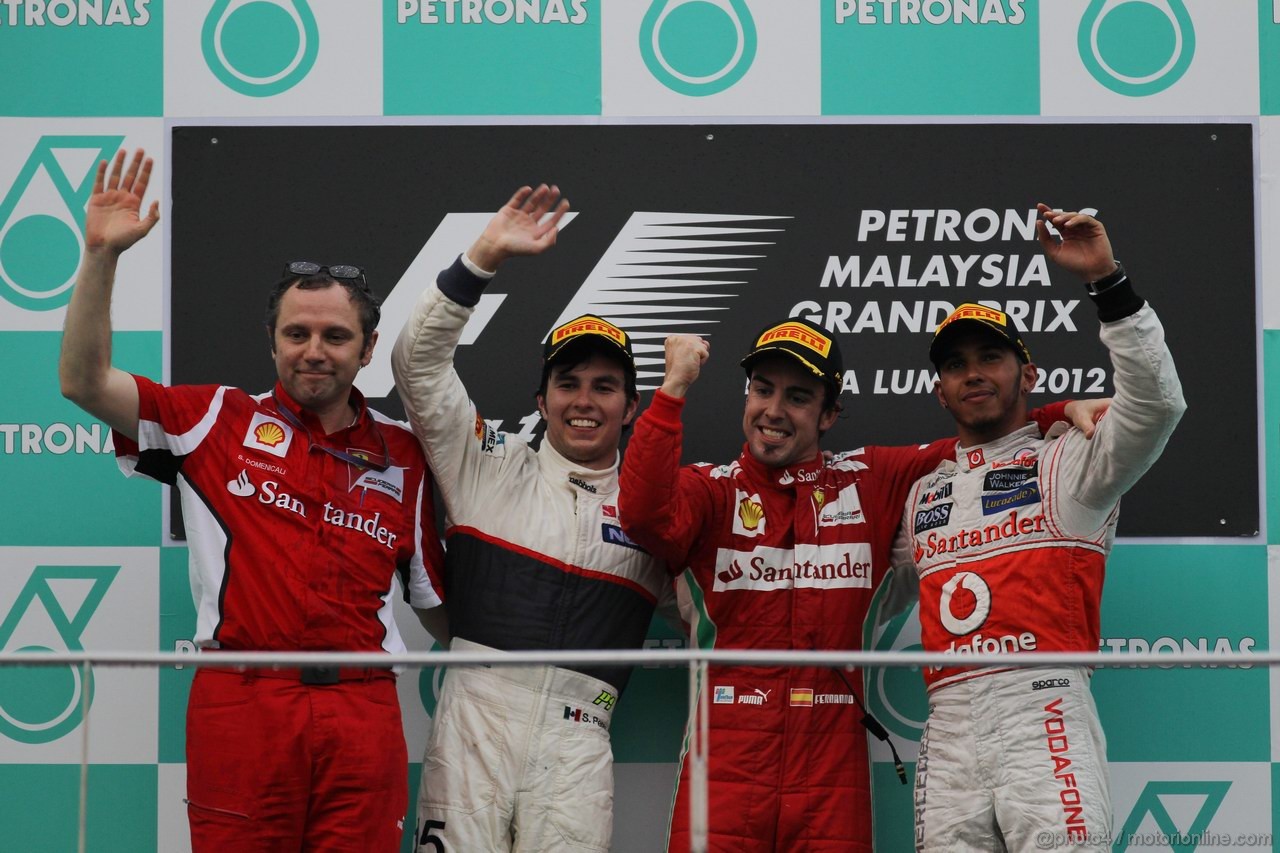 GP MALESIA, 25.03.2012- Gara, Fernando Alonso (ESP) Ferrari F2012 vincitore, secondo Sergio Pérez (MEX) Sauber F1 Team C31 e terzo Lewis Hamilton (GBR) McLaren Mercedes MP4-27 with Stefano Domenicali (ITA), Team Principal 