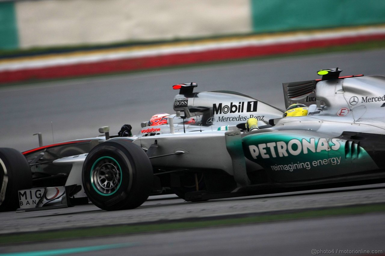GP MALESIA, 25.03.2012- Gara, Jenson Button (GBR) McLaren Mercedes MP4-27 e Nico Rosberg (GER) Mercedes AMG F1 W03 