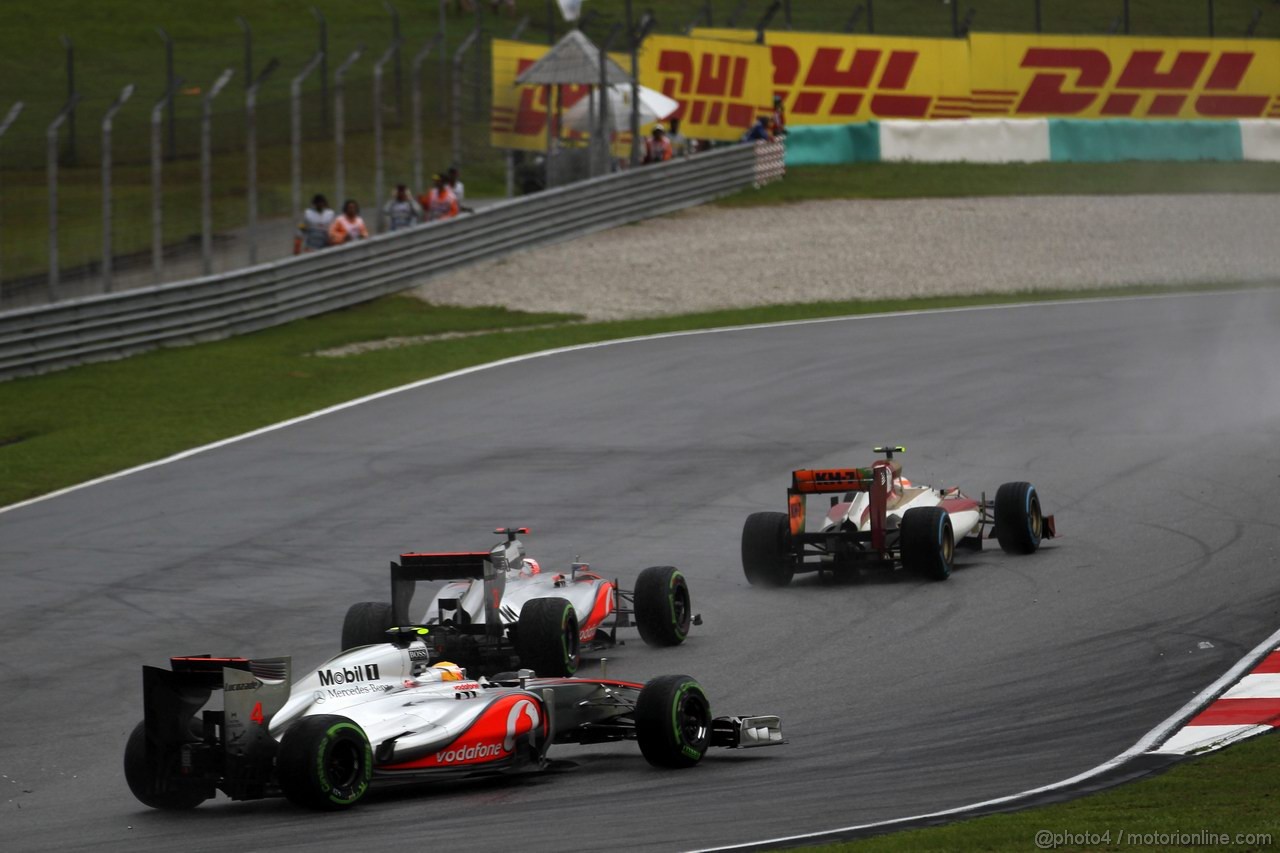 GP MALESIA, 25.03.2012- Gara, Lewis Hamilton (GBR) McLaren Mercedes MP4-27 e Jenson Button (GBR) McLaren Mercedes MP4-27 