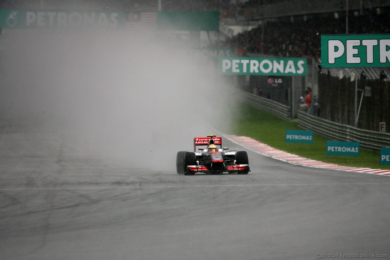 GP MALESIA, 25.03.2012- Gara, Lewis Hamilton (GBR) McLaren Mercedes MP4-27 