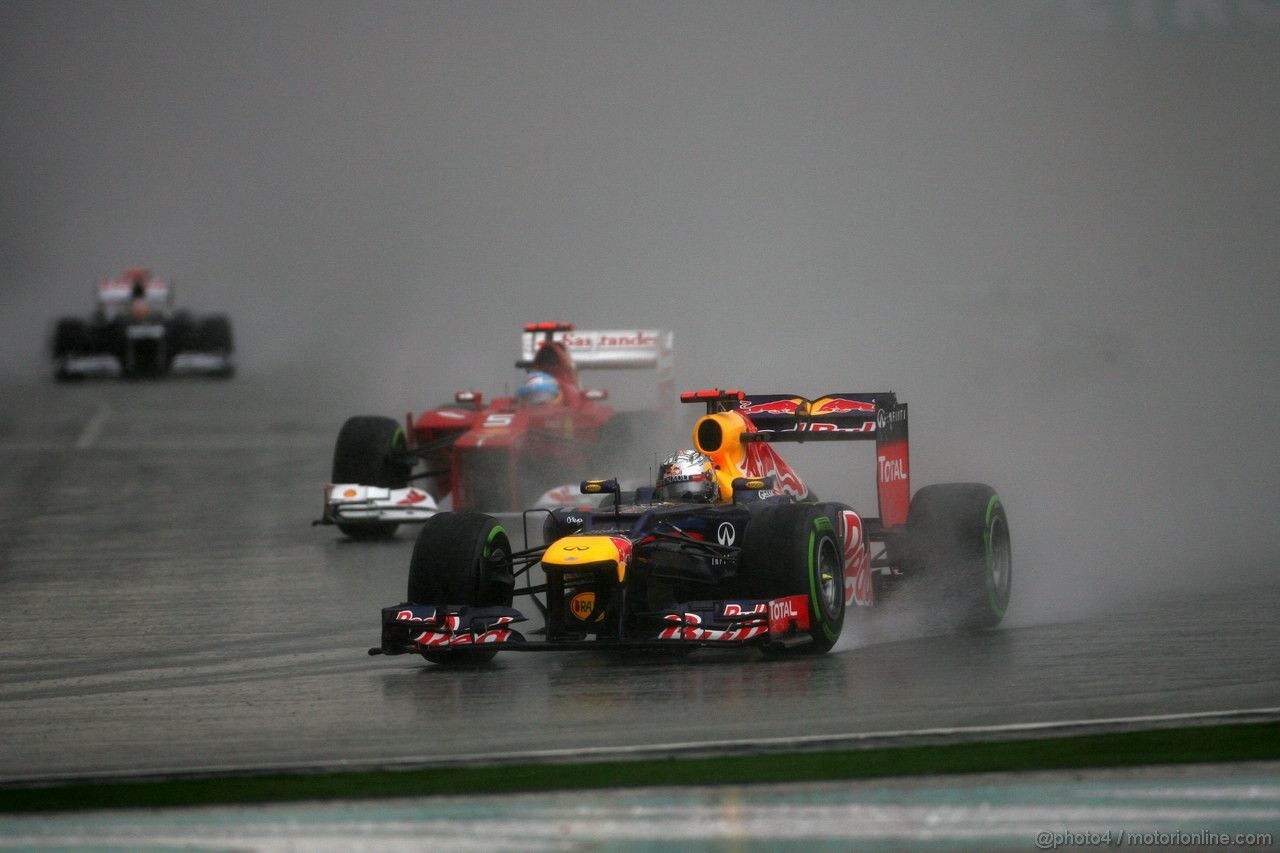 GP MALESIA, 25.03.2012- Gara, Fernando Alonso (ESP) Ferrari F2012 e Sebastian Vettel (GER) Red Bull Racing RB8 