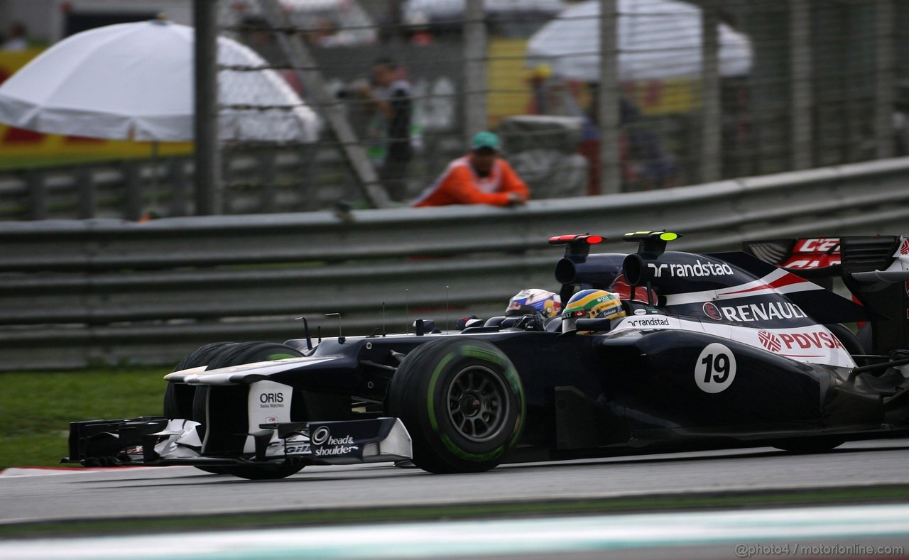 GP MALESIA, 25.03.2012- Gara, Daniel Ricciardo (AUS) Scuderia Toro Rosso STR7 e Bruno Senna (BRA) Williams F1 Team FW34 