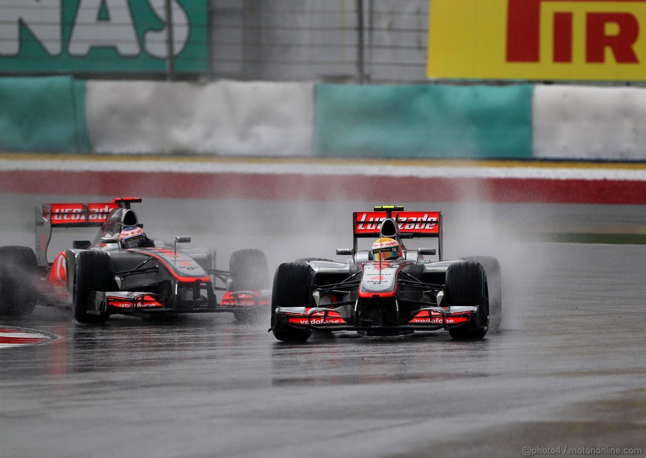GP MALESIA, 25.03.2012- Gara, Jenson Button (GBR) McLaren Mercedes MP4-27 e Lewis Hamilton (GBR) McLaren Mercedes MP4-27 