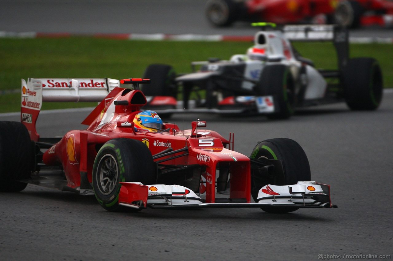 GP MALESIA, 25.03.2012- Gara, Fernando Alonso (ESP) Ferrari F2012 davanti a Sergio Pérez (MEX) Sauber F1 Team C31 
