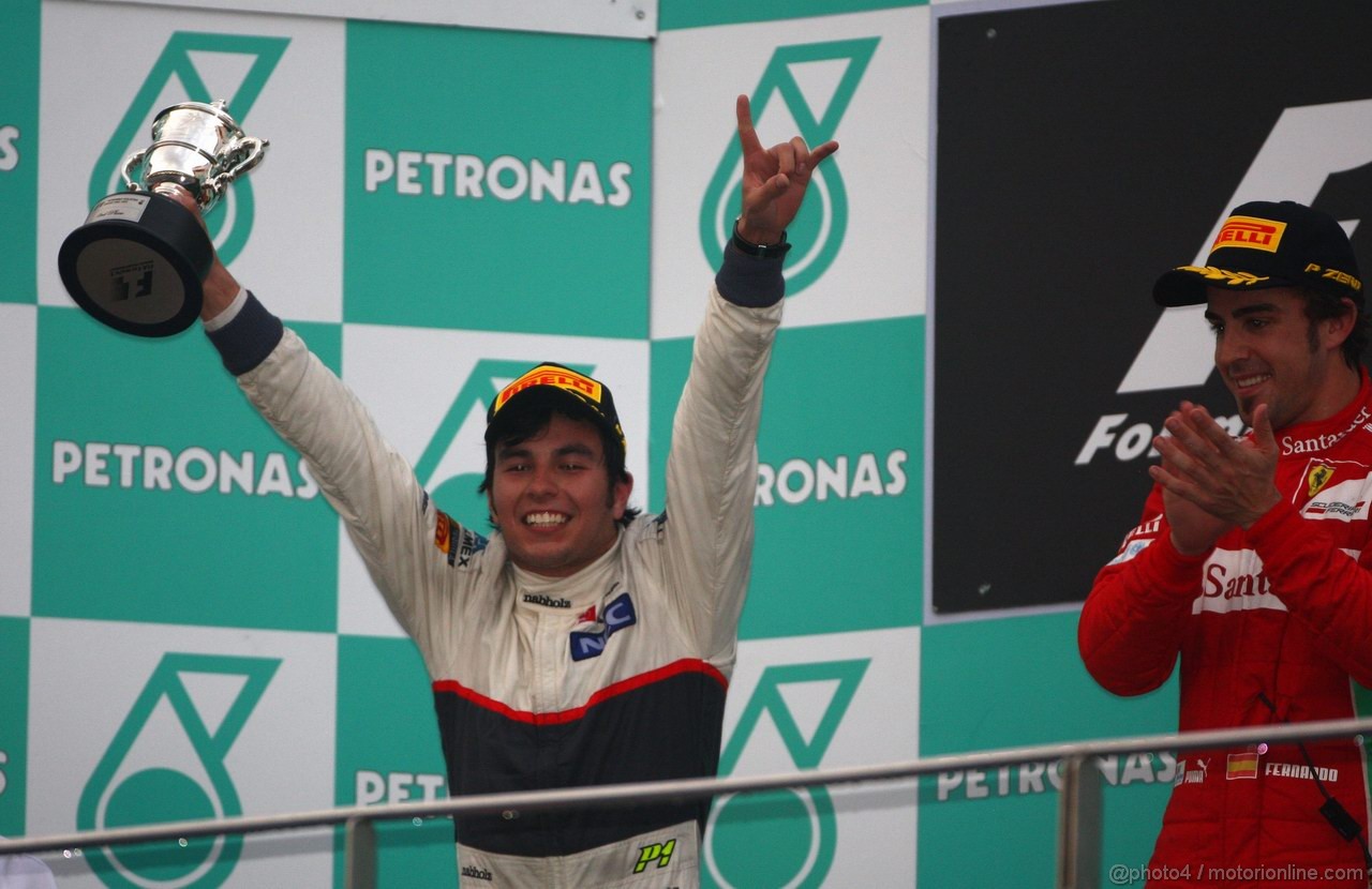 GP MALESIA, 25.03.2012- Gara, Sergio Pérez (MEX) Sauber F1 Team C31 secondo e Fernando Alonso (ESP) Ferrari F2012 vincitore 