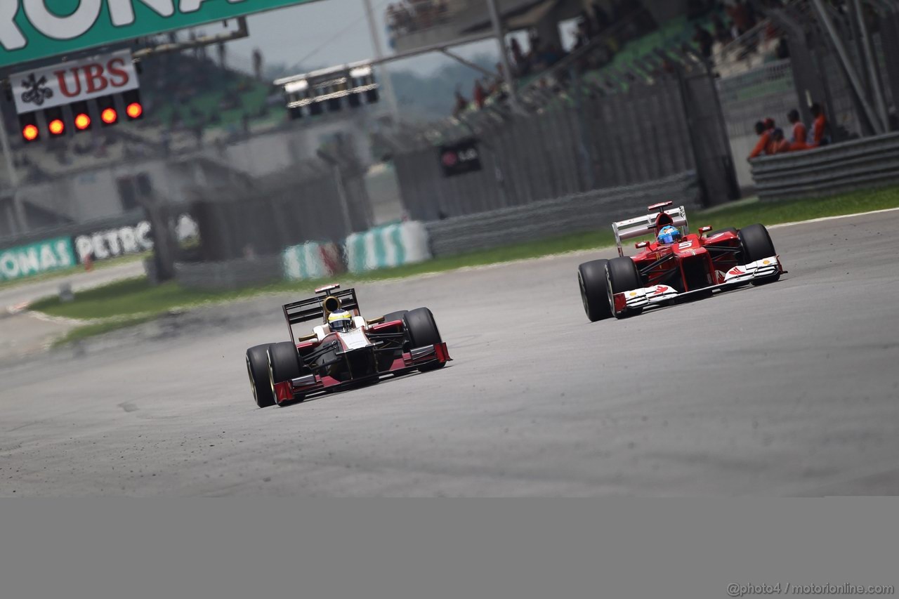 GP MALESIA, 24.03.2012- Prove Libere 3, Sabato, Pedro de la Rosa (ESP) HRT Formula 1 Team F112 e Fernando Alonso (ESP) Ferrari F2012 