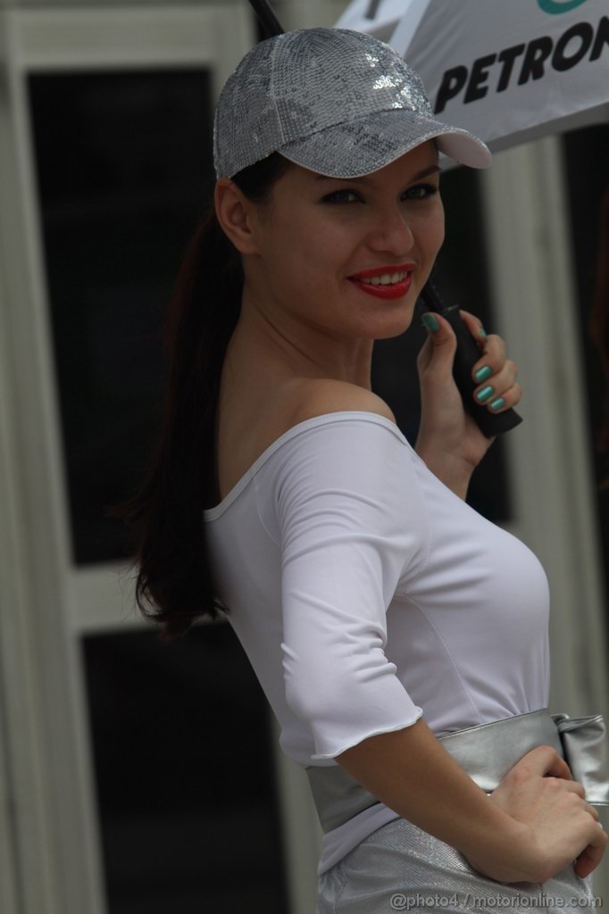 GP MALESIA, 24.03.2012- griglia girl 