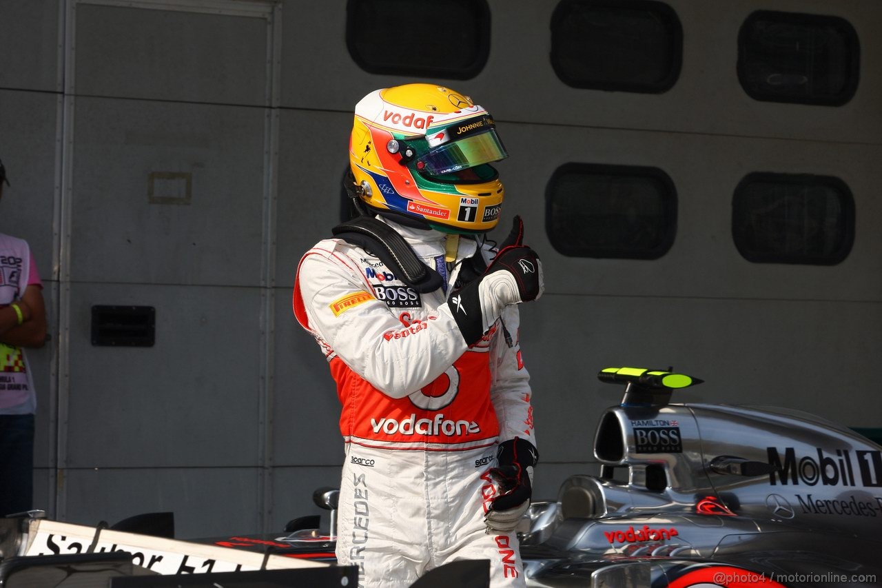 GP MALESIA, 24.03.2012- Qualifiche, Lewis Hamilton (GBR) McLaren Mercedes MP4-27 pole position 