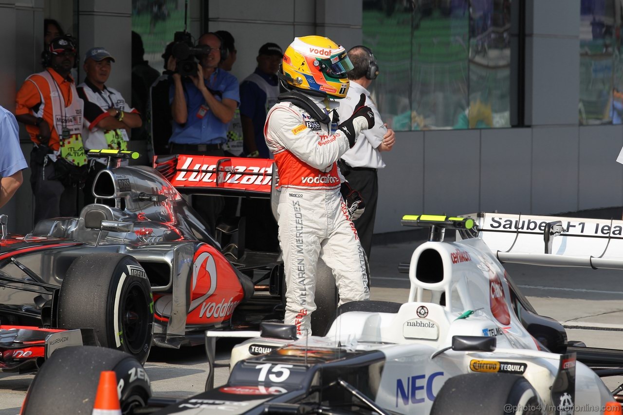 GP MALESIA, 24.03.2012- Qualifiche, Lewis Hamilton (GBR) McLaren Mercedes MP4-27 pole position 