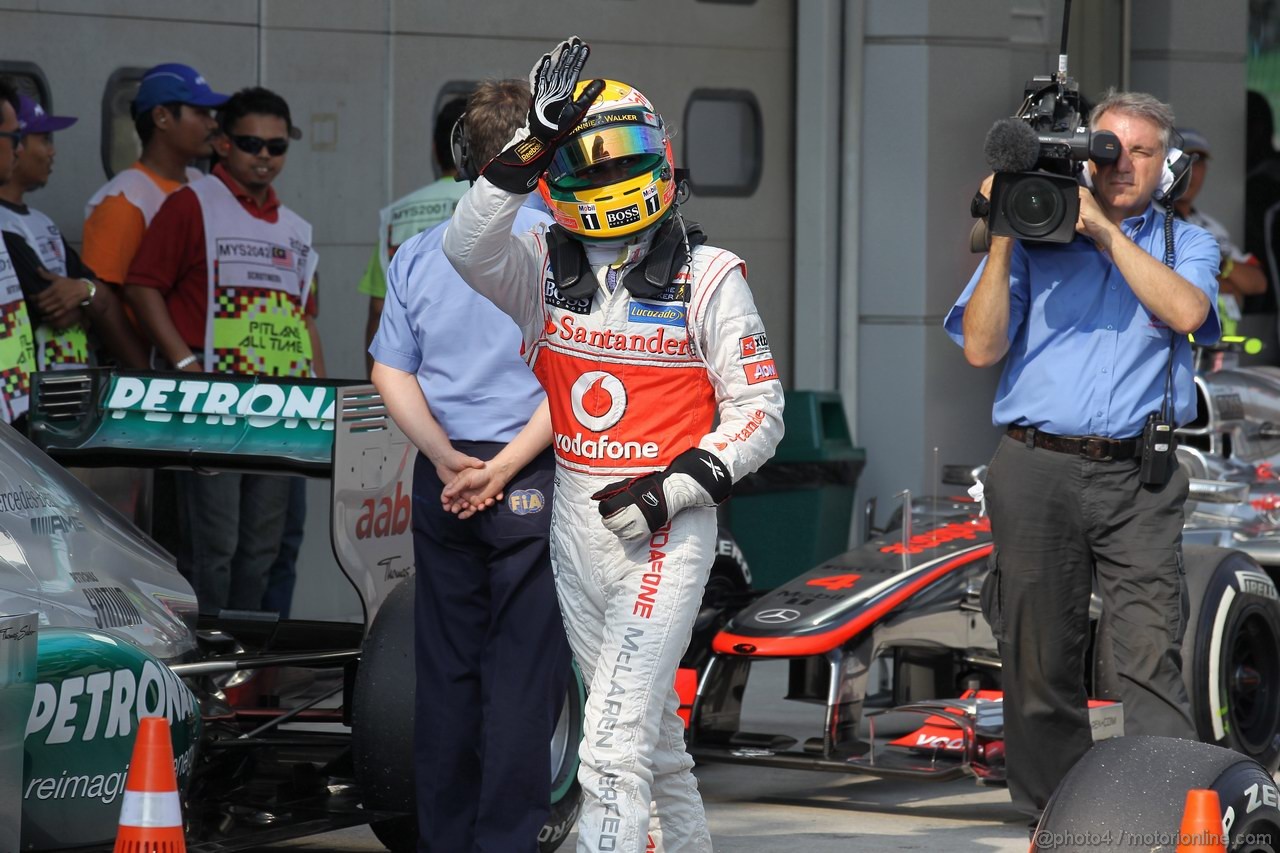 GP MALESIA, 24.03.2012- Qualifiche, Lewis Hamilton (GBR) McLaren Mercedes MP4-27 pole position 