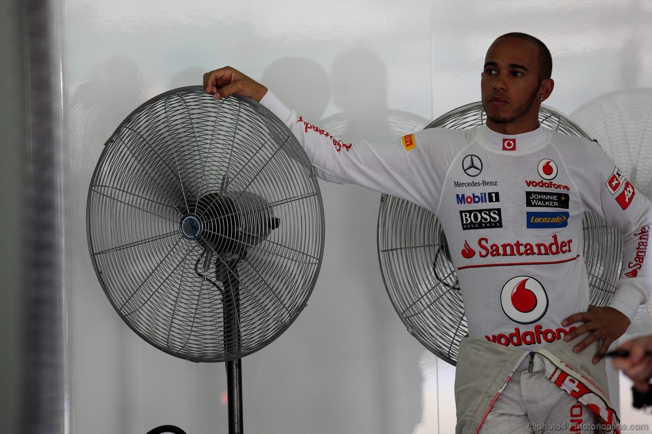 GP MALESIA, 23.03.2012- Prove Libere 1, Lewis Hamilton (GBR) McLaren Mercedes MP4-27 