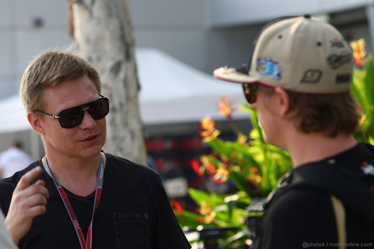 GP MALESIA, 23.03.2012- Prove Libere 1, Mika Salo e Kimi Raikkonen (FIN) Lotus F1 Team E20 