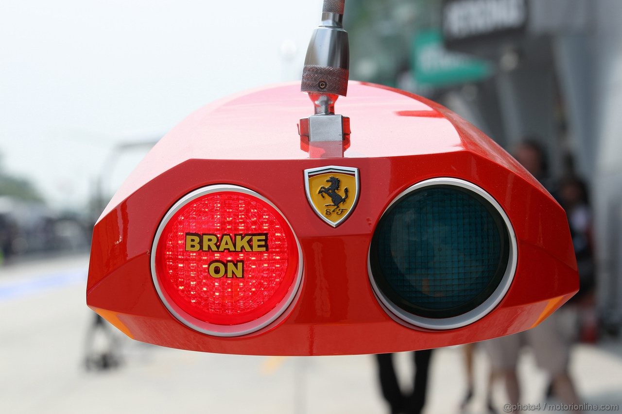 GP MALESIA, 23.03.2012- Prove Libere 2, Pit lane Atmosfera