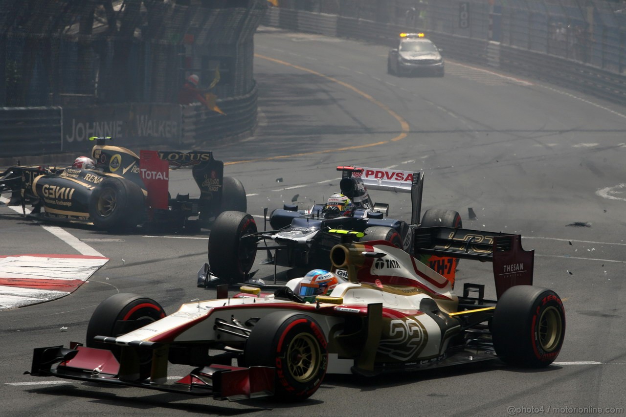 Первый поворот. Гран-при Испании 2012 Мальдонадо. GP Monaco 2012 start. Мальдонадо авария в Монако.