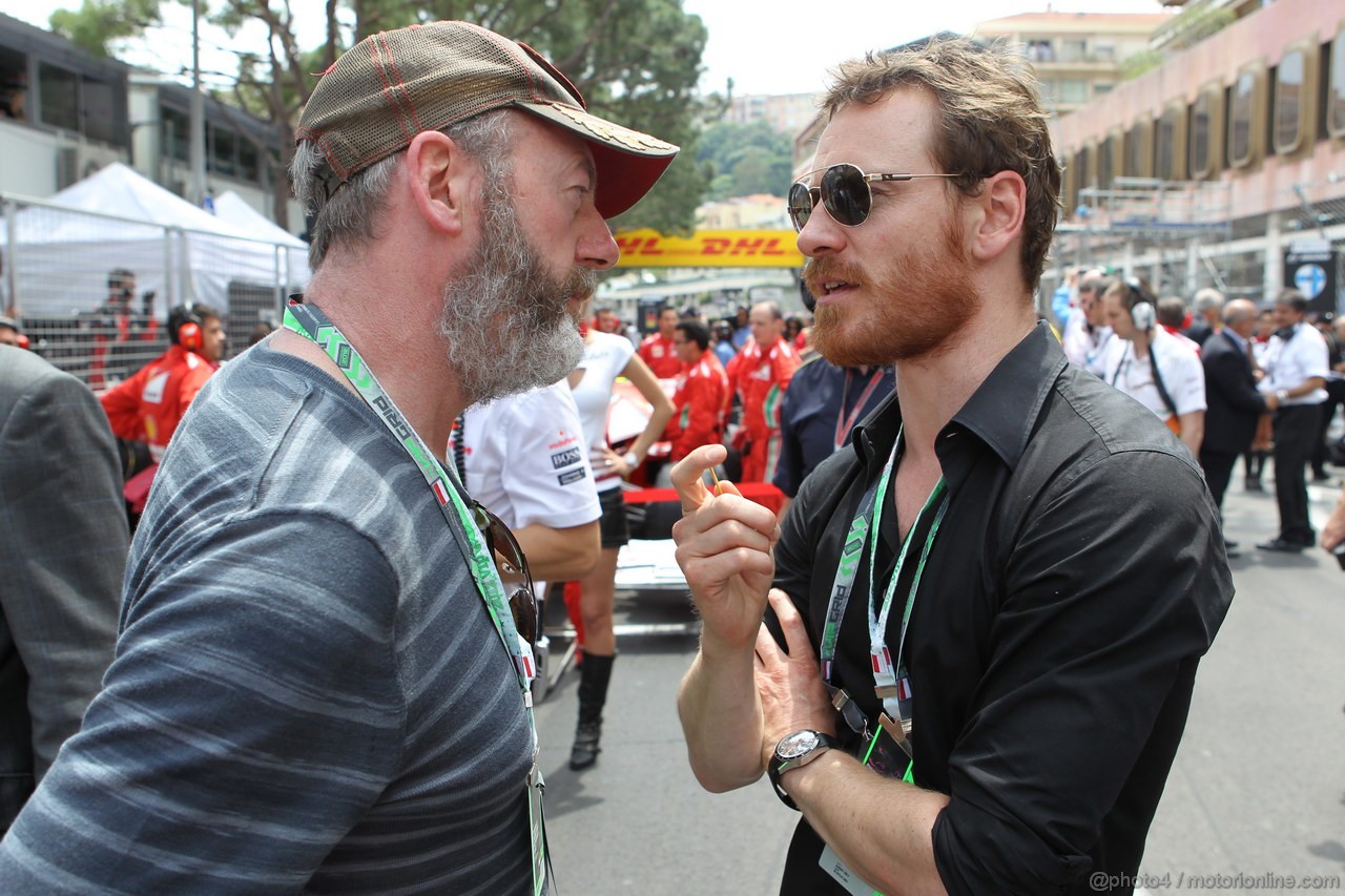 GP MONACO, 27.05.2012- Gara, (L to R): Liam Cunningham (IRE) Actor e Michael Fassbender (IRE) Actor