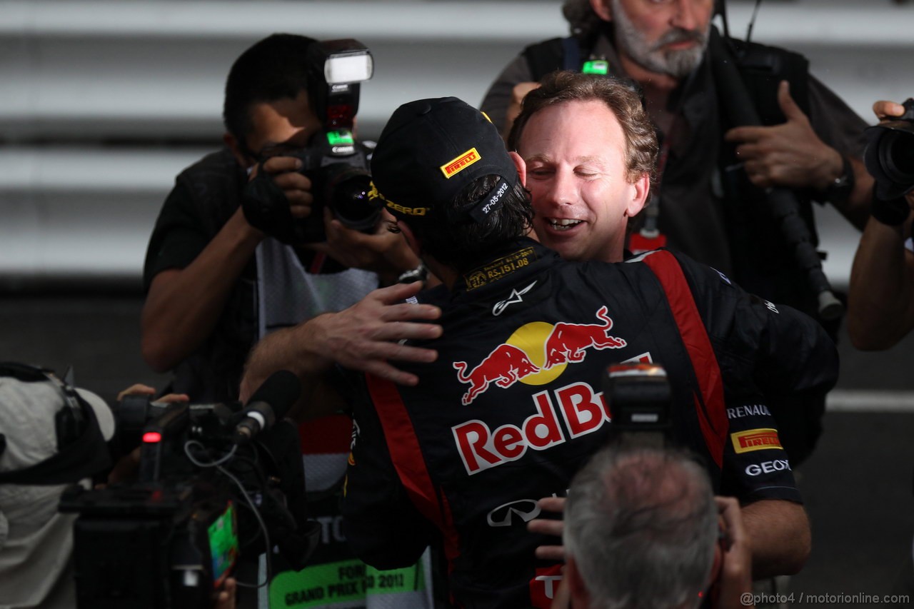 GP MONACO, 27.05.2012- Gara, Mark Webber (AUS) Red Bull Racing RB8 vincitore e Christian Horner (GBR), Red Bull Racing, Sporting Director 