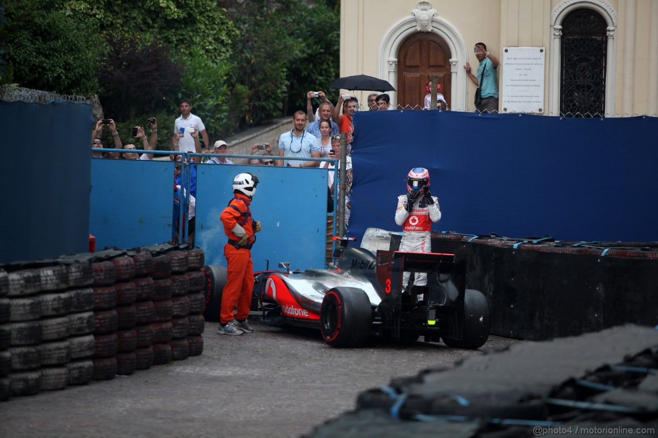 GP MONACO, 27.05.2012- Gara, Jenson Button (GBR) McLaren Mercedes MP4-27 retires from the race 