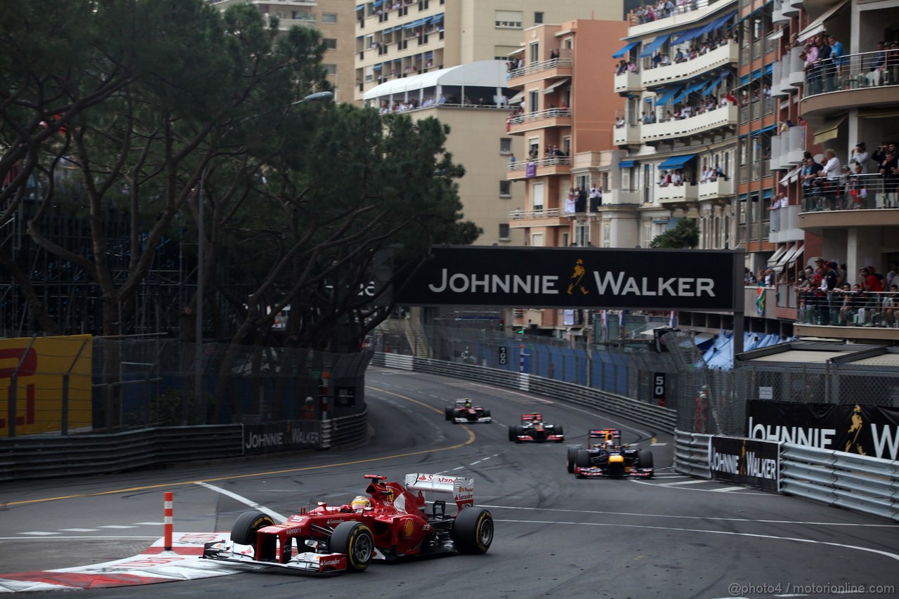 GP MONACO, 27.05.2012- Gara, Fernando Alonso (ESP) Ferrari F2012 davanti a Sebastian Vettel (GER) Red Bull Racing RB8