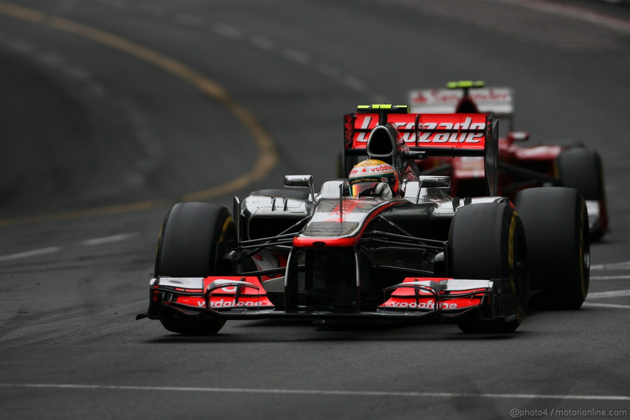 GP MONACO, 27.05.2012- Gara, Lewis Hamilton (GBR) McLaren Mercedes MP4-27 davanti a Felipe Massa (BRA) Ferrari F2012 