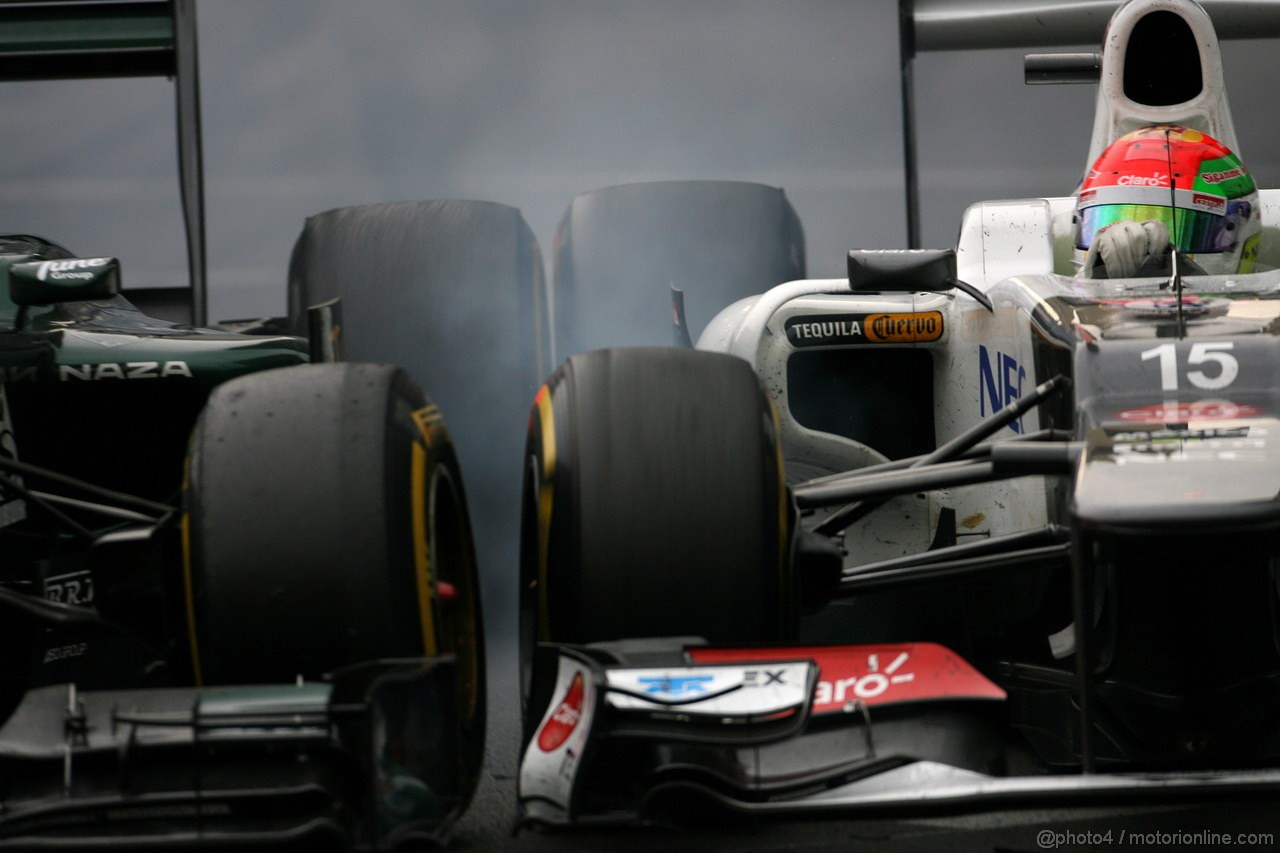 GP MONACO, 27.05.2012- Gara, Heikki Kovalainen (FIN) Caterham F1 Team CT01 e Sergio Prez (MEX) Sauber F1 Team C31 