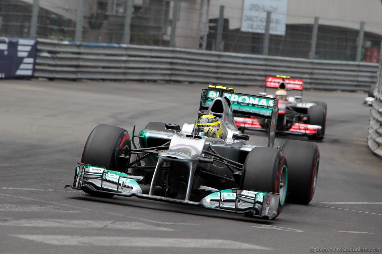 GP MONACO, 27.05.2012- Gara, Nico Rosberg (GER) Mercedes AMG F1 W03 davanti a Lewis Hamilton (GBR) McLaren Mercedes MP4-27 