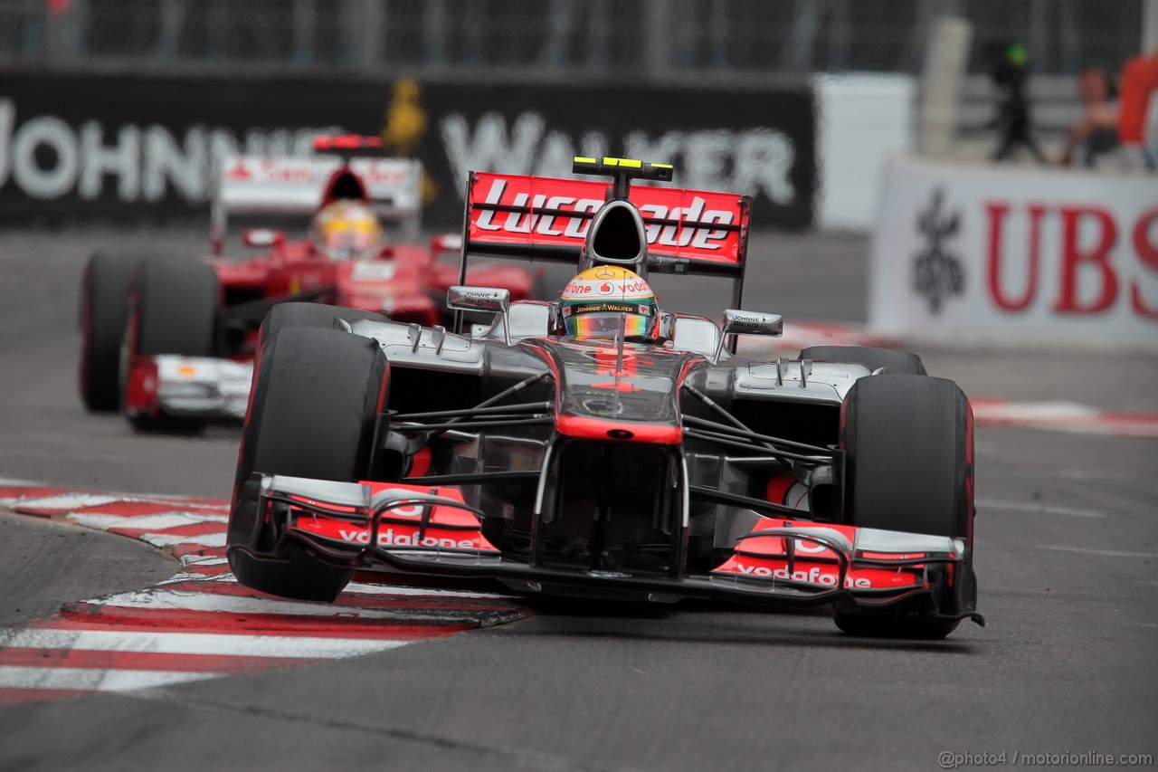 GP MONACO, 27.05.2012- Gara, Lewis Hamilton (GBR) McLaren Mercedes MP4-27 davanti a Fernando Alonso (ESP) Ferrari F2012