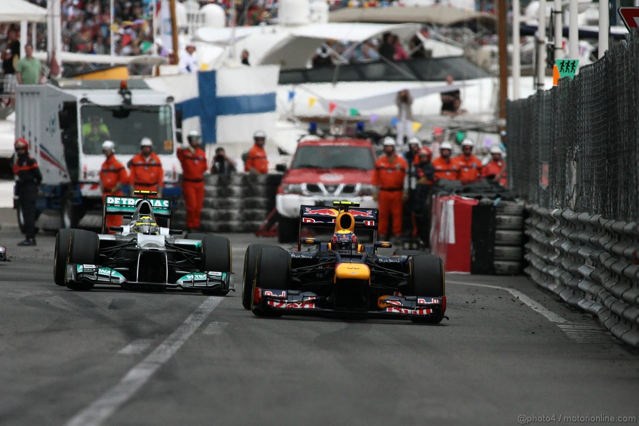 GP MONACO, 27.05.2012- Gara, Nico Rosberg (GER) Mercedes AMG F1 W03 e Mark Webber (AUS) Red Bull Racing RB8 