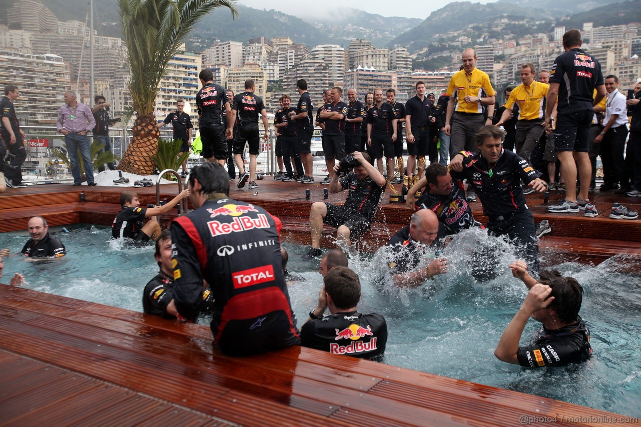 GP MONACO, 27.05.2012- Festeggiamenti, Mark Webber (AUS) Red Bull Racing RB8 vincitore 