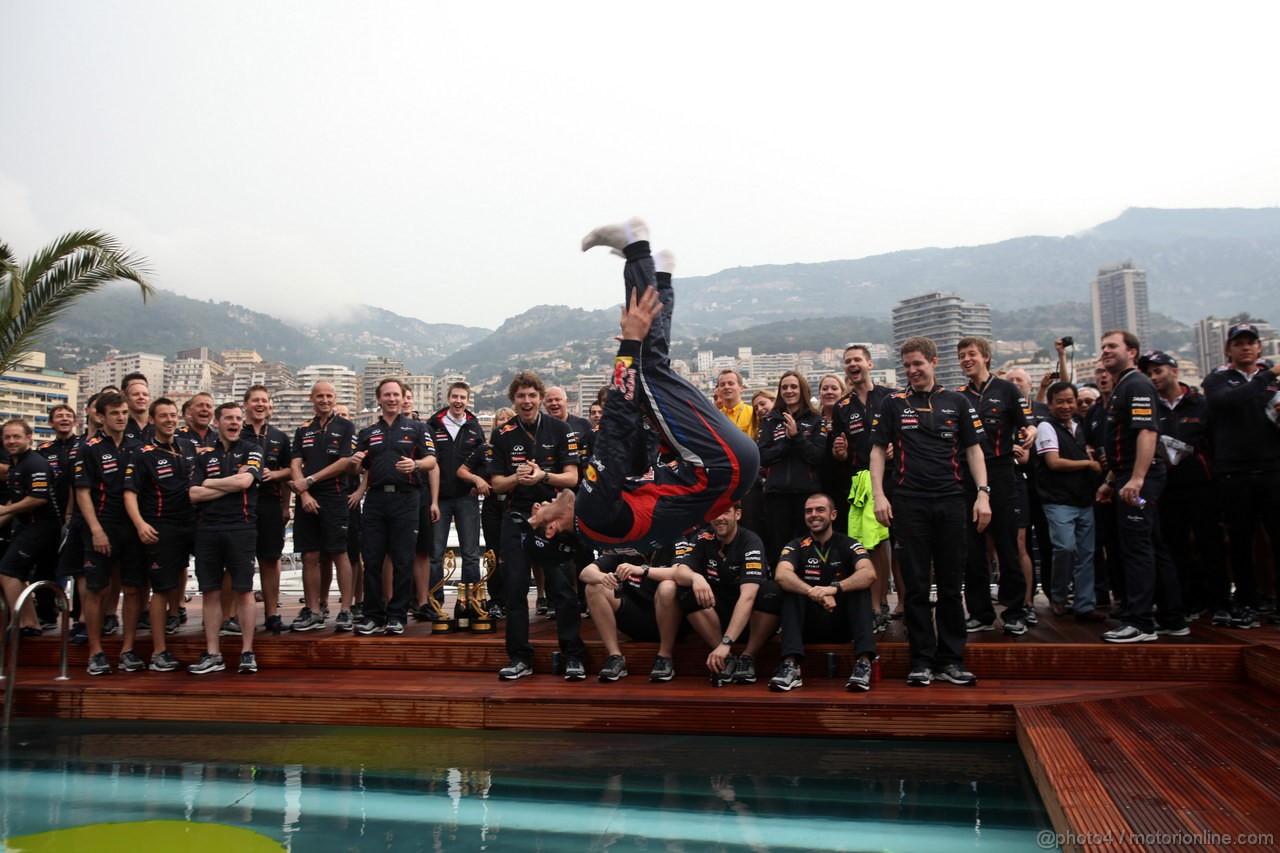 GP MONACO, 27.05.2012- Festeggiamenti, Mark Webber (AUS) Red Bull Racing RB8 vincitore 