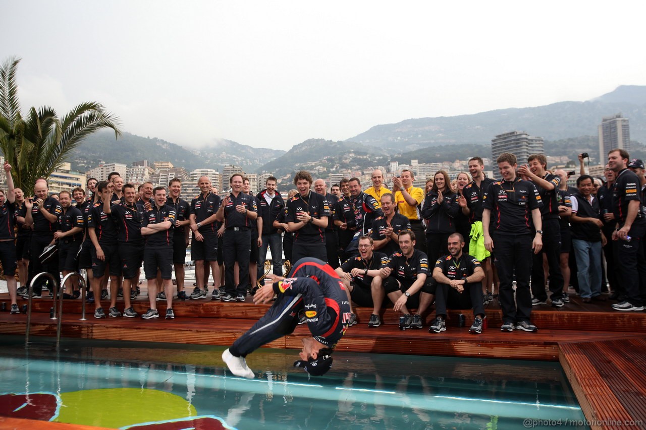 GP MONACO, 27.05.2012- Festeggiamenti, Mark Webber (AUS) Red Bull Racing RB8 vincitore 