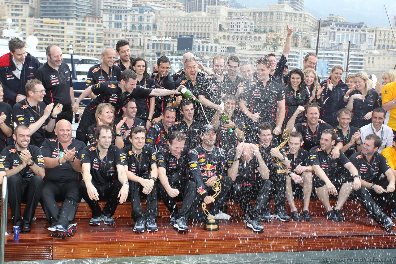 GP MONACO, 27.05.2012- Festeggiamenti, Mark Webber (AUS) Red Bull Racing RB8 vincitore 
