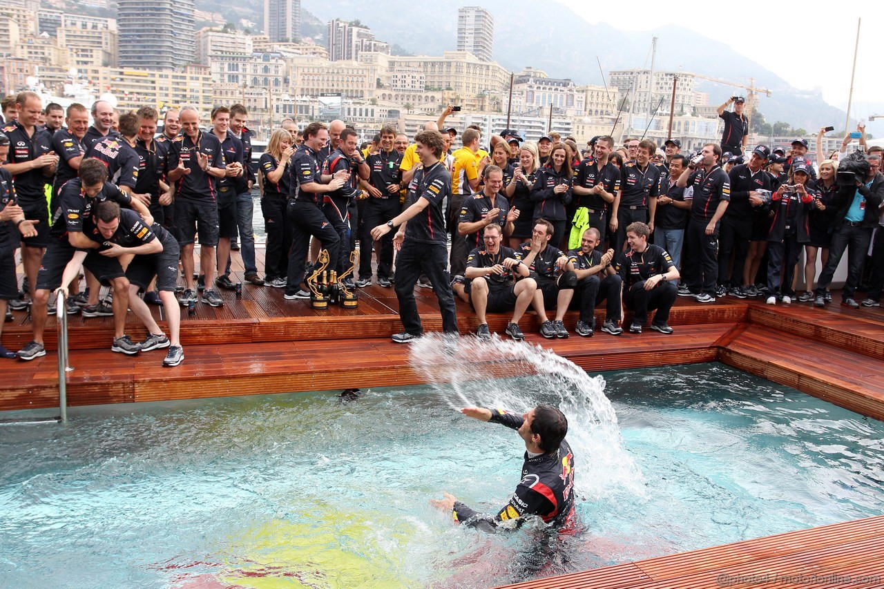 GP MONACO, 27.05.2012- Festeggiamenti, Mark Webber (AUS) Red Bull Racing RB8 vincitore 
